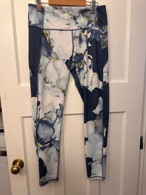 ⭐️ UnderArmour Ladies Lg Heat Gear Marble Leggings